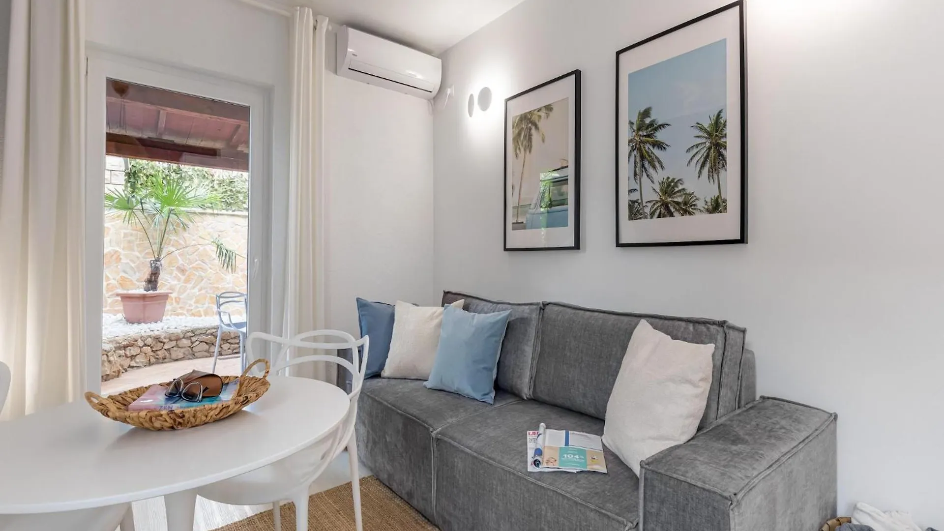 Inviting Apartment In Slatine Near The Seabeach