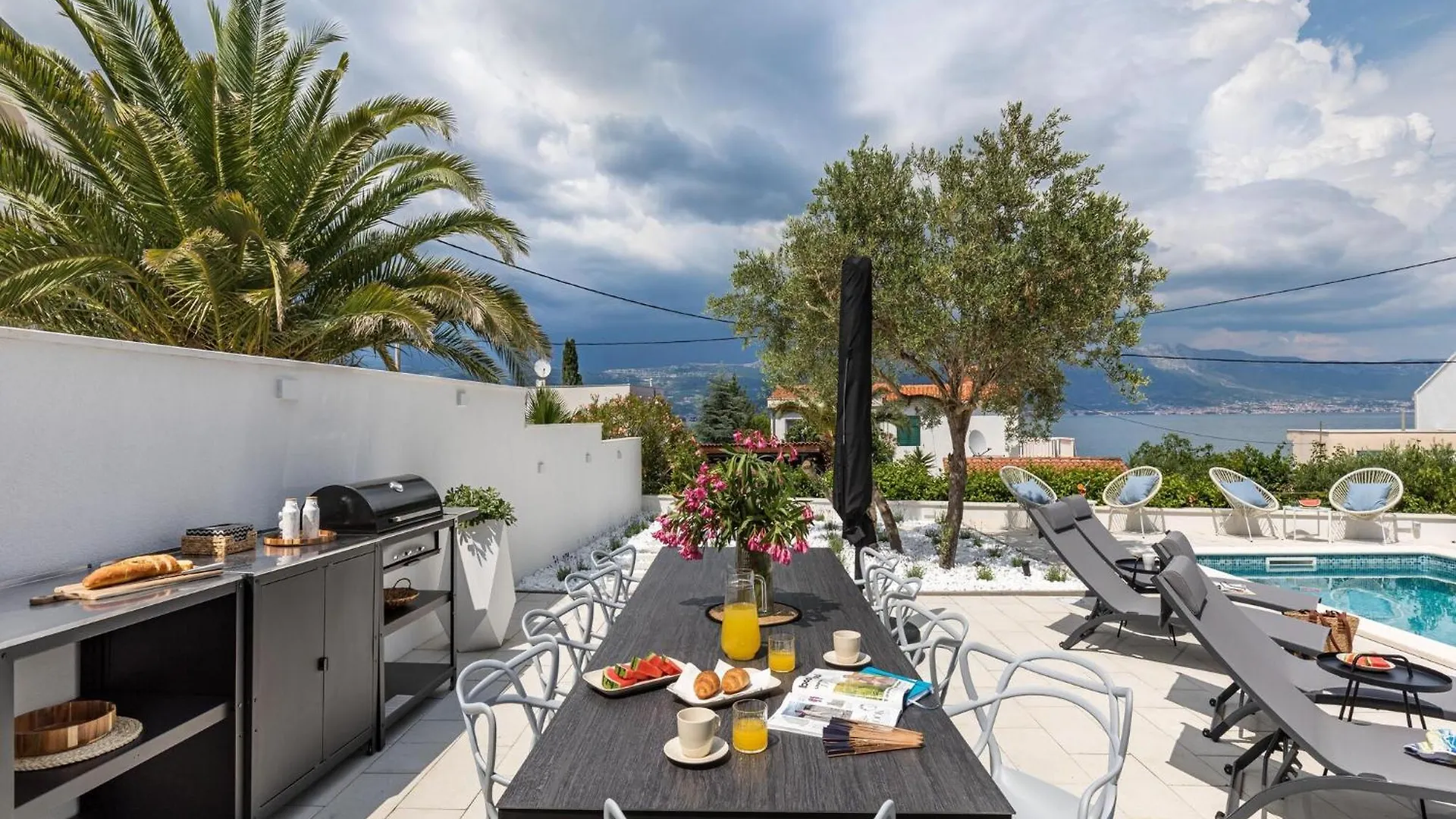 Inviting Apartment In Slatine Near The Seabeach Trogir